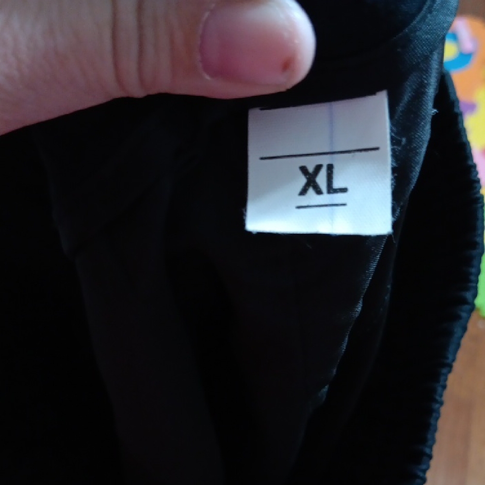 Gucci Black Joggers with Red and Green Accents - Picture 8 of 8